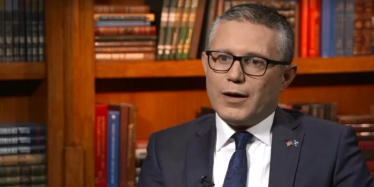 Ramadani: Mos u mashtroni – mesazhi i Grenell për Kurtin, alarm për Kosovën dhe sigurinë tonë kombëtare