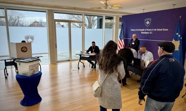 Publikohen shifrat: Mbi 15 mijë qytetarë votuan në përfaqësitë diplomatike të Kosovës