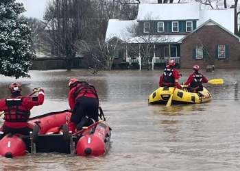 Të paktën nëntë të vdekur nga përmbytjet dhe shirat e dendur në SHBA