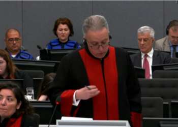 Tension në Speciale për një dekret që e bëri Çekun shef-shtabi, Gjyqtari zviceran dorëzohet përballë avokatit të Thaçit