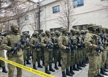 Osmani ndan pamje nga parakalimi i Ushtrisë dhe Policisë: Krenarë me ta – mbrojtja e lirisë është detyrë e përhershme