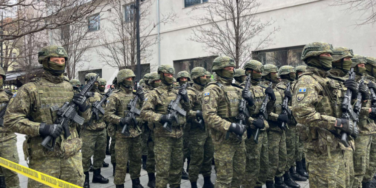 Osmani ndan pamje nga parakalimi i Ushtrisë dhe Policisë: Krenarë me ta – mbrojtja e lirisë është detyrë e përhershme