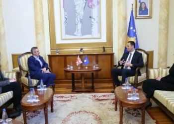 Konjufca takohet me ambasadorin britanik, flasin për situatën paszgjedhore