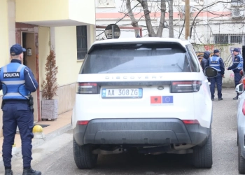 Detaje misterioze nga vrasja me thikë e 30 vjeçares në Tiranë, kishte marrë me qira banesën së bashku me një burrë