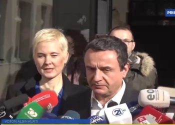 Albin Kurti nuk tregon nëse votoi edhe bashkëshortja e tij