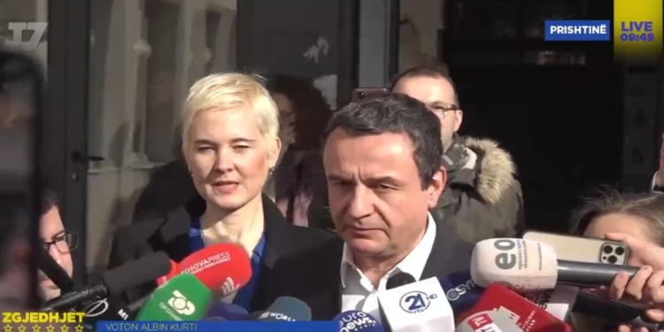 Albin Kurti nuk tregon nëse votoi edhe bashkëshortja e tij