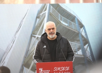 “E shkuara vazhdon të jetë e pranishme përmes disa shëmtirash”, Rama: Shejtanët iu qepën Shqipërisë…