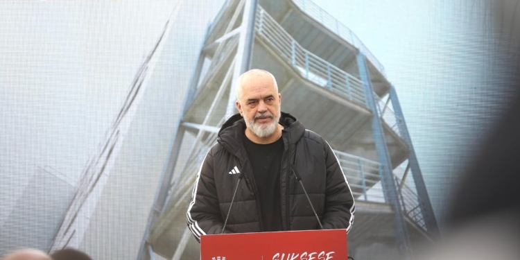 “E shkuara vazhdon të jetë e pranishme përmes disa shëmtirash”, Rama: Shejtanët iu qepën Shqipërisë…