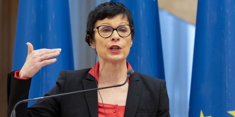 Komisionarja Kos kërkon hetime për dhunën ndaj protestuesve në Serbi