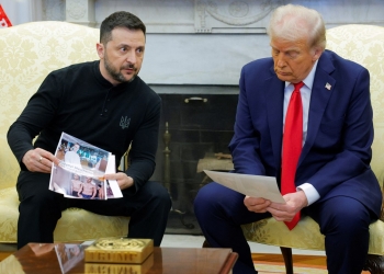 Zelensky ia tregon Trumpit fotot e robërve ukrainas të luftës që po mbahen nga Rusia