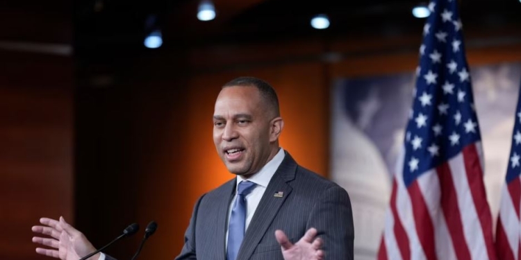 Ligjvënësit demokratë në kërkim të mënyrave për të kundërshtuar vendimet e Presidentit Trump