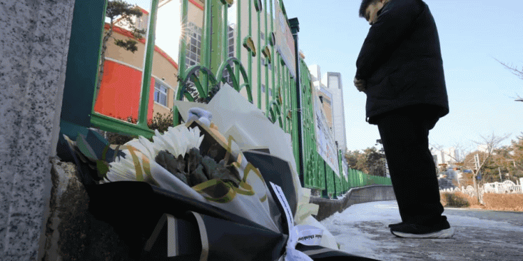 Mësuesja e Koresë së Jugut pranon se theri me thikë për vdekje një nxënëse