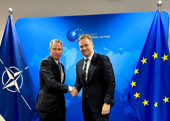 Sorensen takon zyrtarin e NATO-s, pajtohen që të koordinohen për të mbështetur dialogun Kosovë-Serbi