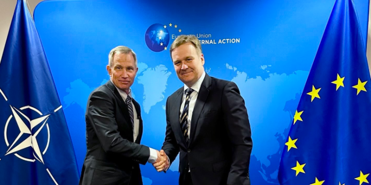 Sorensen takon zyrtarin e NATO-s, pajtohen që të koordinohen për të mbështetur dialogun Kosovë-Serbi