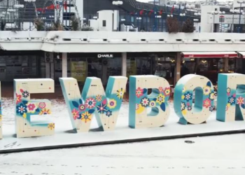 Rama publikon pamjet e “NEWBORN”: Ua heq kapelën autorëve të këtyre germave monumentale