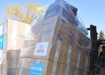 Ngrirja e ndihmave amerikane për vendet e huaja trondit Ukrainën