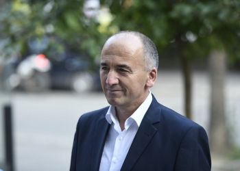 Gazmend Muhaxheri tregon se a do ta lë postin e kryetarit të Pejës për deputet