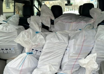 Votimi nga diaspora: 75.54% e qytetarëve votuan në përfaqësitë diplomatike, mbi 50 mijë pako përmes postës