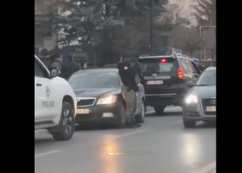 Policë të Njësisë Speciale u panë tek zyrat e KQZ’së, Kelani: Detyra rutinë në përcjellje të ndonjë materiali