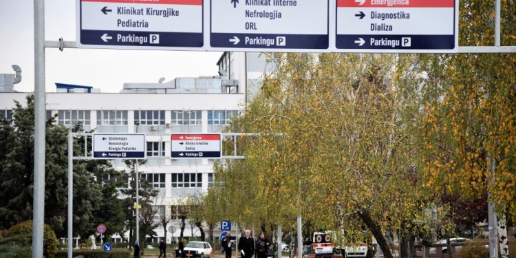 QKUK vendos për tre drejtorë të klinikave