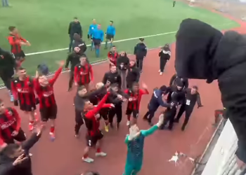 Përleshje mes lojtarëve të Vëllaznimit dhe atyre të Gjilanit pas përfundimit të ndeshjes.