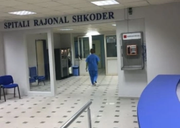 Vdekja e vogëlushit, reagon spitali i Shkodrës: Motrën e tij nisëm në QSUT, s’dihet gjendja e nënës 37 javëshe shtatzënë