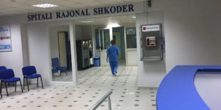 Vdekja e vogëlushit, reagon spitali i Shkodrës: Motrën e tij nisëm në QSUT, s’dihet gjendja e nënës 37 javëshe shtatzënë