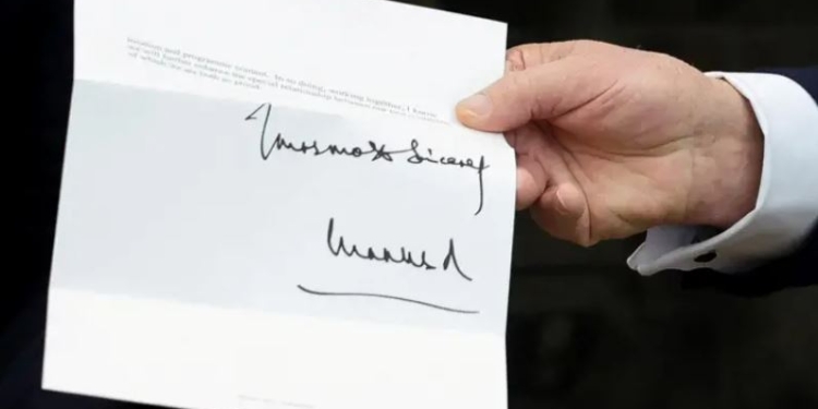 Starmer i dorëzon Trumpit një letër nga Mbreti Charles, ja çfarë shkruhet në të