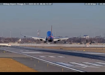 Vetëm disa metra larg goditjes, avioni shmang përplasjen me aeroplanin privat