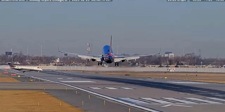 Vetëm disa metra larg goditjes, avioni shmang përplasjen me aeroplanin privat