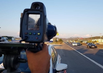 Mbi 2 mijë e 200 tiketa trafiku shqiptoi policia për 24 orë