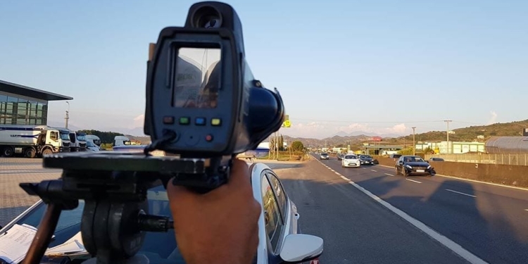 Mbi 2 mijë e 200 tiketa trafiku shqiptoi policia për 24 orë