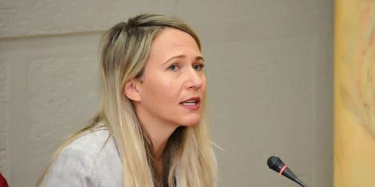 Raportohet se Anuela Ristani do të drejtojë Bashkinë e Tiranës pas arrestimit të Erion Veliajt
