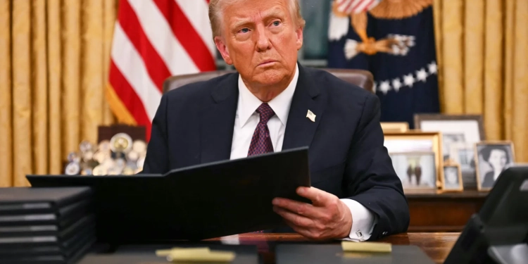 Administrata e Trump propozon tarifa të larta për anijet kineze të mallrave