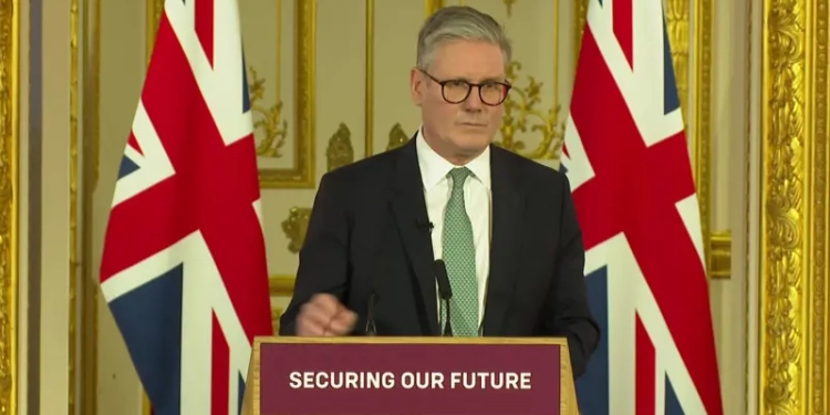 Mbretëria e Bashkuar do t’i japë Ukrainës akses në 1.6 miliardë paund për të blerë raketa të reja