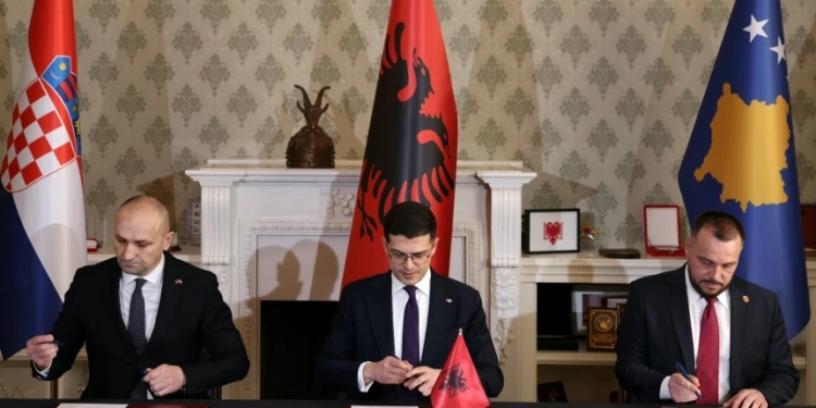 “Pakti” Kosovë-Shqipëri-Kroaci, çfarë nënshkruan tre aleatët ballkanikë sot në Tiranë?