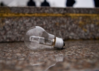 Prej nesër e deri më 30 shtator, ndryshon orari i tarifës së ulët të rrymës në Kosovë