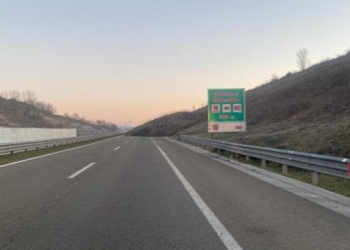 Autostrada “Ibrahim Rugova” hapet për qarkullim, ishte mbyllur pas rrëshqitjes së dheut