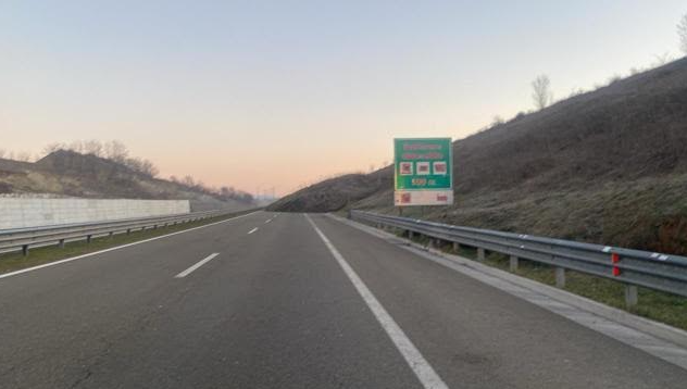 Autostrada “Ibrahim Rugova” hapet për qarkullim, ishte mbyllur pas rrëshqitjes së dheut