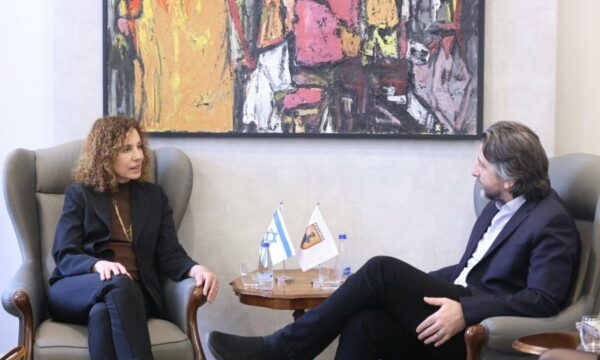 Rama takon ambasadoren Ziv, flasin për bashkëpunimin kulturor ndërmjet Prishtinës dhe Izraelti