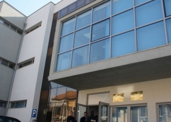 Prokuroria e Prizrenit kërkon paraburgim për dy të persona të arrestuar për fajde dhe armëmbajtje pa leje