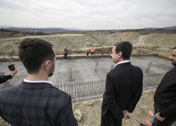 Kurti vizitoi punimet në Stadiumin e Atletikës në Novosellë