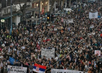 Protesta të mëdha kundër Vuçiqit në Serbi