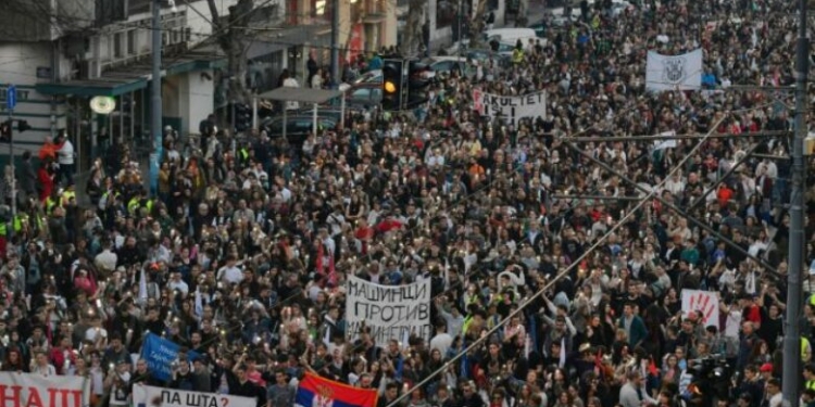 Protesta të mëdha kundër Vuçiqit në Serbi