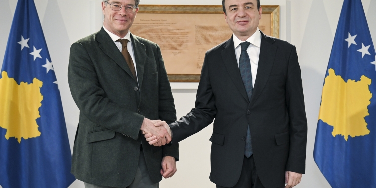 Kurti takohet me historianin Oliver Schmitt, flasin për mundësitë e bashkëpunimit