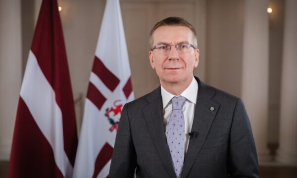 Presidenti i Letonisë nesër në Kosovë, Osmani e pret në takim