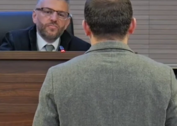 “Tradhtarët plumbin e kanë hak”, zmbrapset Azemi i VV-së: Në postimin tim është një citat, s’janë fjalë të mia