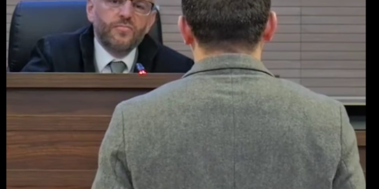 “Tradhtarët plumbin e kanë hak”, zmbrapset Azemi i VV-së: Në postimin tim është një citat, s’janë fjalë të mia