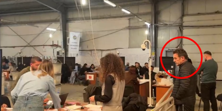 Sekretari i VV-së shkel rregullat e KQZ-së për vëzhguesit, ndërhyn në punën e numëruesve në QNR