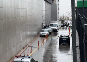 Grabitësit e automjetit me para ishin të “uniformuar dhe të armatosur me AK-47”